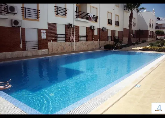 Home4U - Fantastic 2 Bedroom Apartment, With Pool