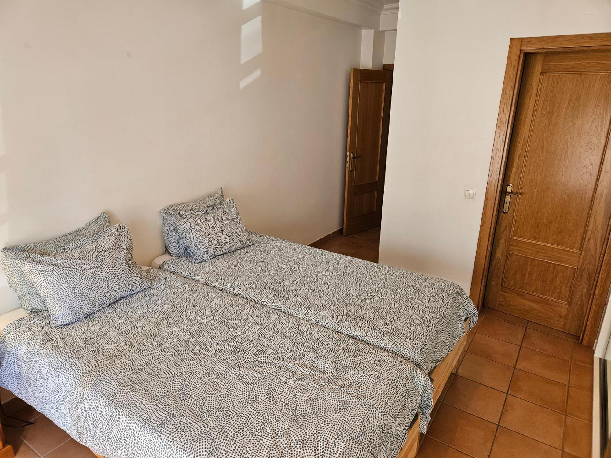 Apartment Home4u - Fantastic 2 Bedroom Apartment, With Pool *