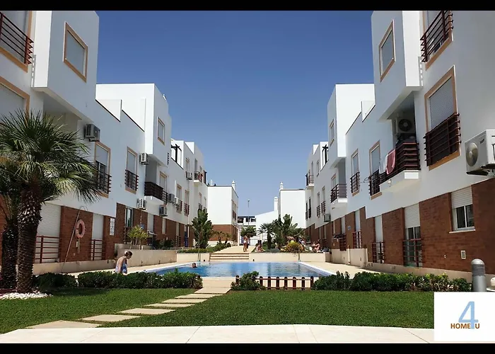 Home4U - Fantastic 2 Bedroom Apartment, With Pool