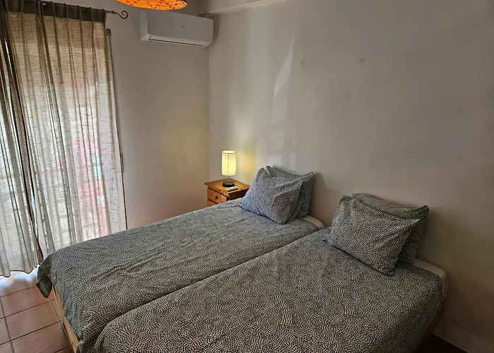 Home4U - Fantastic 2 Bedroom Apartment, With Pool