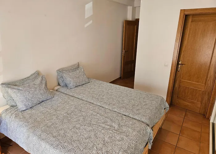 Home4U - Fantastic 2 Bedroom Apartment, With Pool