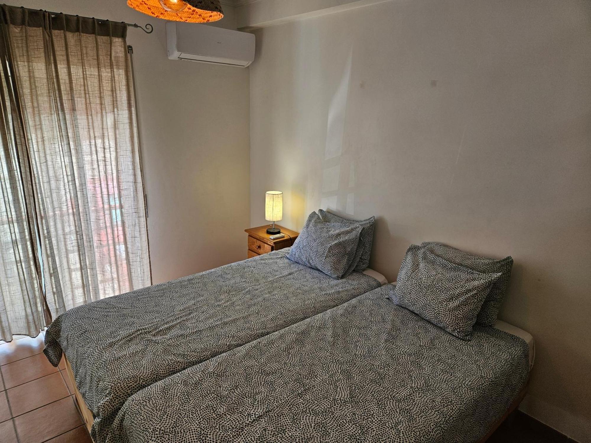 Home4u - Fantastic 2 Bedroom Apartment, With Pool Apartment